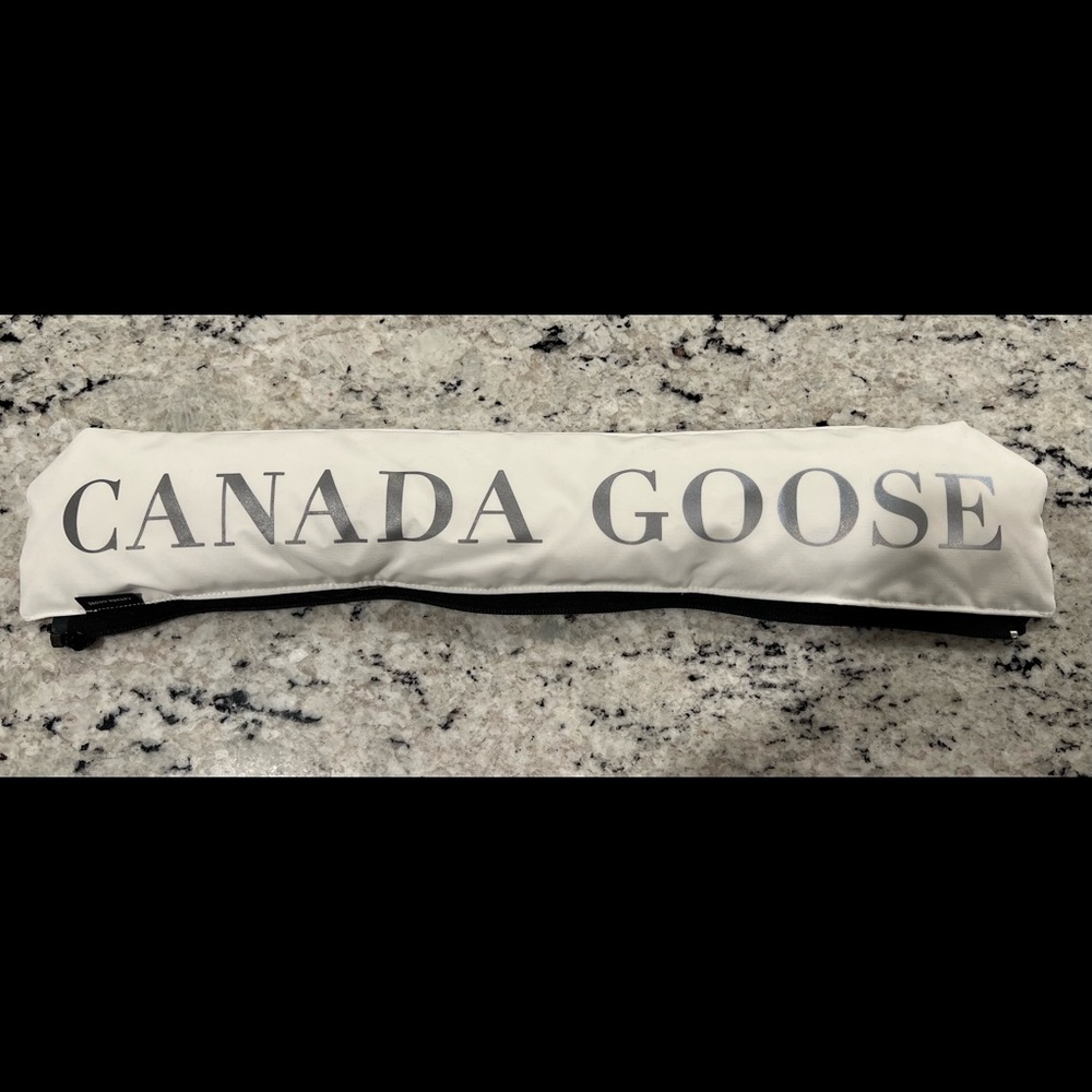 Canada Goose hood trim in EXCELLENT condition